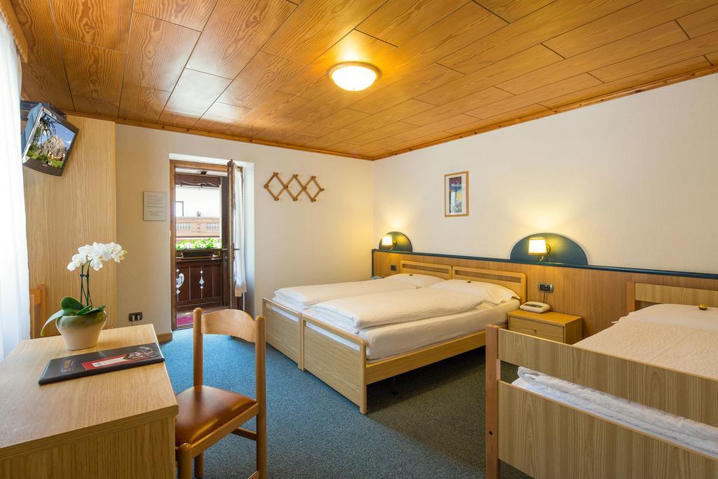 Hotel Garni Ai Serrai Rocca Pietore Bagian luar foto