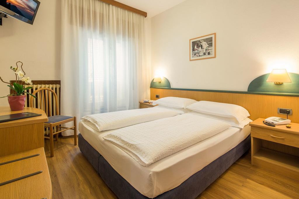 Hotel Garni Ai Serrai Rocca Pietore Bagian luar foto