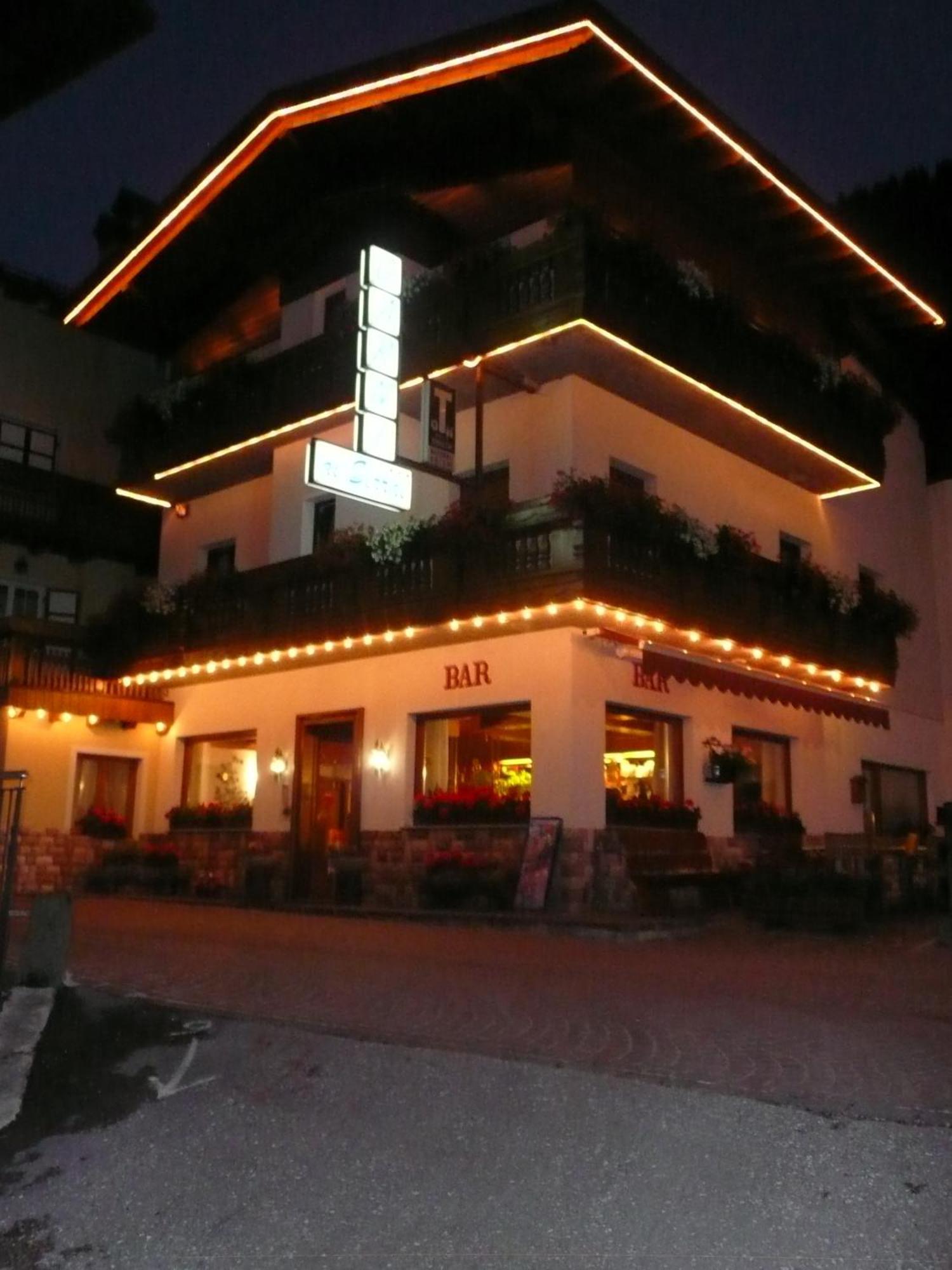 Hotel Garni Ai Serrai Rocca Pietore Bagian luar foto